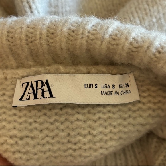 Zara Oversized Fuzzy Turtleneck Sweater in Silver/Pale Gray, Small - Picture 3 of 7